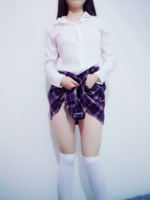 画像：【清楚系ビッチ】エロ自撮りが趣味な黒髪色白パイパン女子画像！ 9枚