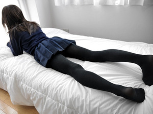 【清楚系】シコリティ↑↑なJKのパンチラ＆生足ふとももエロス画像w【２８枚】 2