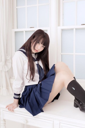 この肉付きとスベスベ感www制服女子の生足とパンツのエロス画像！ 7