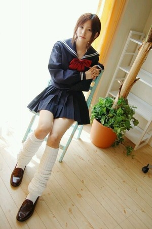 雰囲気↑↑＆脱ぎかけパンチラ！制服女子のグっとくるエロス画像！ 6