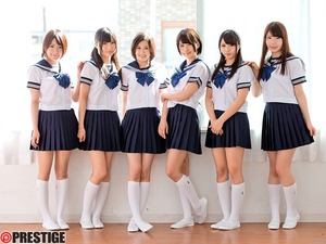 【清楚系ビッチ】清潔感とエロスが同居した制服JKのグっとくる画像！ 4