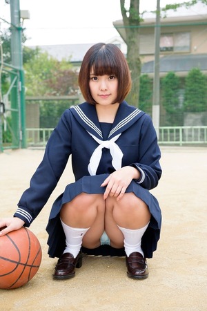 チラ見えもモロ見えも！制服女子の誘い受けおパンツ画像！ 2