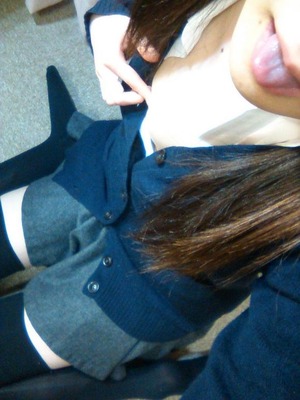 【清楚系ビッチ】ニーソ着用絆創膏ニプレスの自撮り女子がUPした生々しいエロス画像！ 12