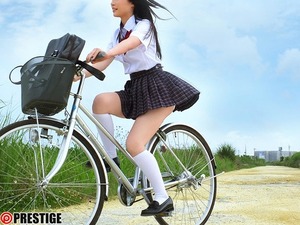 【清楚系ビッチ】黒髪JKとのさわやか青空ビーチセクロスがエロい！青姦JKwww