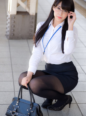 清楚ビッチなエロメガネちゃんのぐうしこボディなエロス画像！ 12
