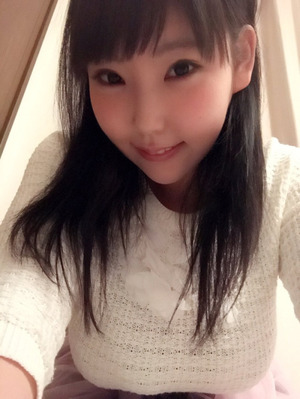  清楚コーデでも胸の膨らみが隠しきれないwww爆乳娘の自撮り画像！ 8