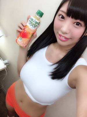 愛され巨乳顏！今1番抜ける巨乳AV女優・桐谷まつりちゃんの自撮り＆オフショ25枚 3