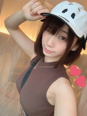 「私、巨乳なんです」自撮りでイイネ稼ぎｗ承認欲求女子のおっぱい強調自撮りｗｗｗ 6
