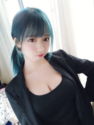 みんな大好き！デカパイ女子のすんごい着衣巨乳画像！ 1