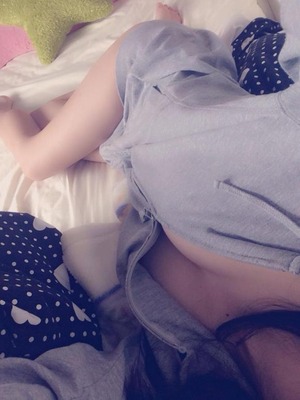 【清楚系ビッチ】すべすべ素肌のスレンダー少女ボディ１９歳がUPしたしなやかボディがステキ！ 12