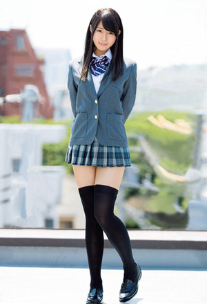 白パンツにふともも！本日のグっときた制服女子のエロス画像！ 7