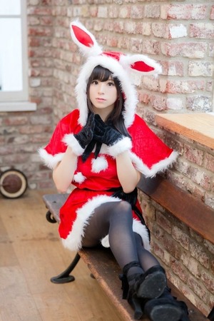 画像：パンツだけ下ろして即ハメしたいうさ耳サンタな美少女コスプレ画像www 4枚