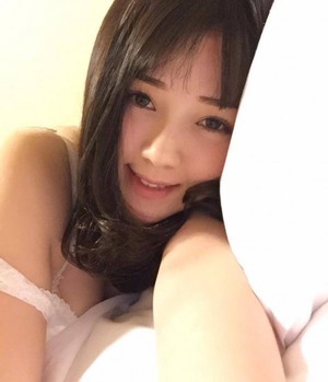 【清楚系ビッチ】黒髪美少女がおっさん達の精液便所にwwwアへ顔セクロスwww 3