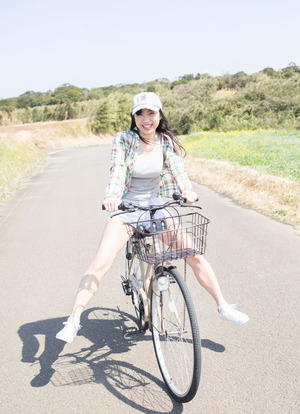 むにゅんとたわわ！癒し系巨乳・桐谷まつりちゃんのノーブラタンクトップなほっこりエロス画像！ 2