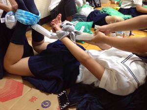 【清楚系】シコリティ↑↑なJKのパンチラ＆生足ふとももエロス画像w【２８枚】 11