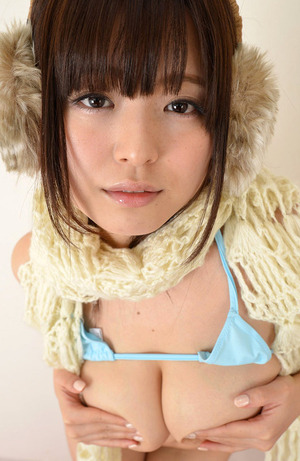  低身長なくびれ爆乳ちゃんにマイクロビキニを着せるというエロスｗ 12