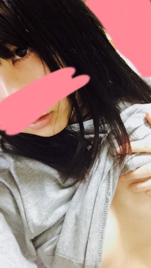 【人気記事】顔隠してても美少女とわかる黒髪ロング素人のエロ自撮り最高www 5