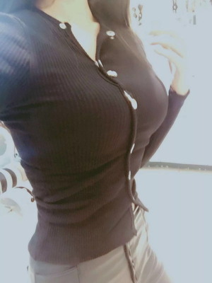やわらかたわわｗ形とサイズを兼ね備えてる着衣巨乳ちゃん画像！ 9