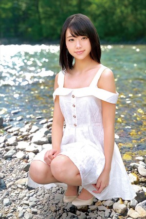 元野球部マネージャーで経験人数1人のうぶっ子がAVデビューで制服中出し3P!