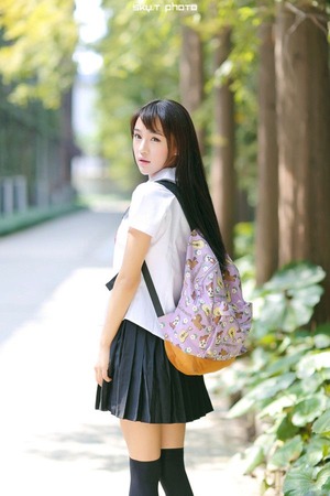 フェチ目線で切り取った制服女子のエロス画像！生足ふともも絶対領域！ 2