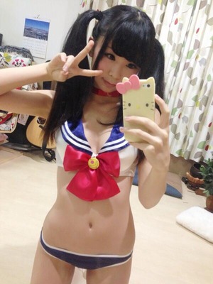 【人気記事】鏡を使ったエロ自撮りで若い体を晒す女の子画像www 21