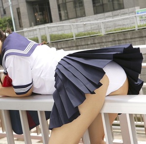 雰囲気↑↑＆脱ぎかけパンチラ！制服女子のグっとくるエロス画像！ 8