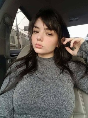 【おっぱいビッチ】巨乳女子のニットでおっぱいの形アピール画像！ 10