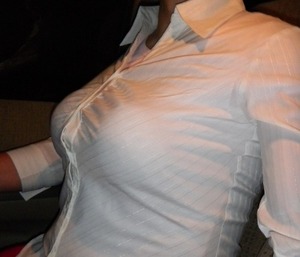 【爆乳ビッチ】爆乳女子にとってブラウスは難敵だとよくわかる着衣爆乳画像www 14
