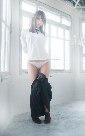 白パンツにふともも！本日のグっときた制服女子のエロス画像！ 15