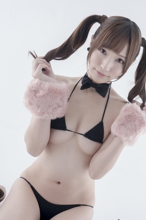  極小ビキニや眼帯ビキニ！実用性↓↓エロさ↑↑なビッチ装備画像！ 10