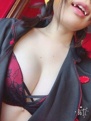 画像：めっちゃ谷間全開でアピールしてる巨乳コスプレイヤー画像！ 14枚