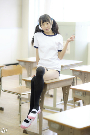 制服にブルマ！上履き履いてて青春感↑↑なエロス画像！ 2