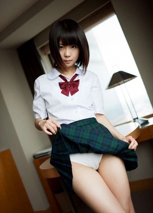 みんな大好き制服ＪＫのエロス画像！脱ぎ掛け＆パンチラ＆ふともも！ 9