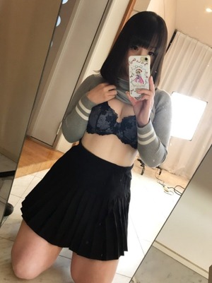 羞恥心より承認欲求！エロ自撮りパシャー！なお嬢さん画像！ 10