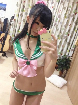 【人気記事】鏡を使ったエロ自撮りで若い体を晒す女の子画像www 19