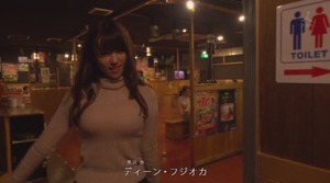 【おっぱいビッチ】巨乳女子のニットでおっぱいの形アピール画像！ 17