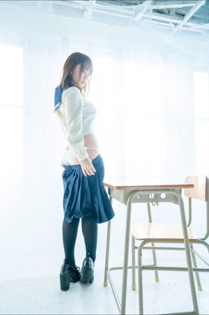 生足＆パンストの管理人がグッときた制服美少女のエロス画像！ 12