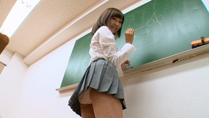 肉感ふとももとお尻！パンツ見せつけＪＫの誘い受けエロス画像！