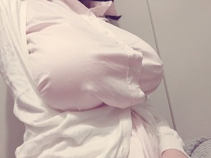 ３次リアル乳袋！これは即保存不可避！めっちゃ股間にくる着衣巨乳画像！ 9