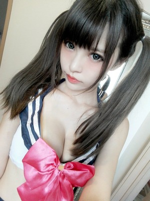 【清楚系ビッチ】エロ制服コスに美尻にランドセルwww男のツボを押すエロ画像！ 2