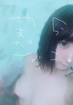 【清楚系ビッチ】スク水、競泳水着で強調されたお尻のエロさがたまらんねwww 32