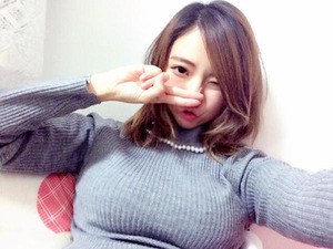 【清楚系ビッチ】おっぱいの柔らかな膨らみw着衣乳画像！ 19