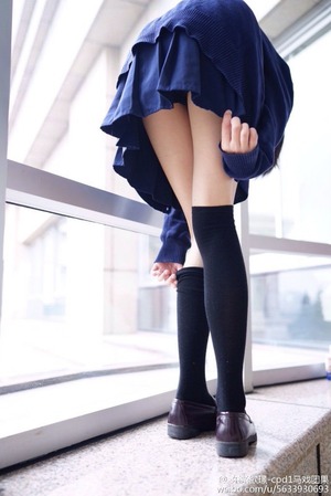 c28af849 s - 綺麗すぎて汚したくなるJKたちのふとももwww【画像15枚】