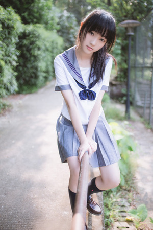 画像：【清楚系ビッチ】キュートな制服女子のブルセラエロス画像！ 10枚