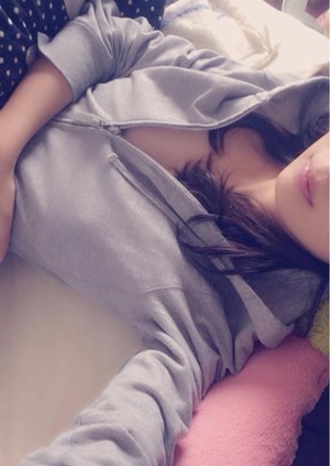 【清楚系ビッチ】すべすべ素肌のスレンダー少女ボディ１９歳がUPしたしなやかボディがステキ！ 13