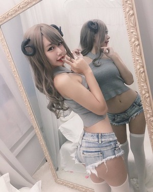 食い込みとプリケツのエロス！デニムホットパンツな女の子画像！ 4