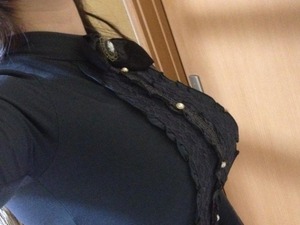 【おっぱいビッチ】乳首は見えてないけど十分すぎるほどエロい乳フェチ画像！【26枚】 13
