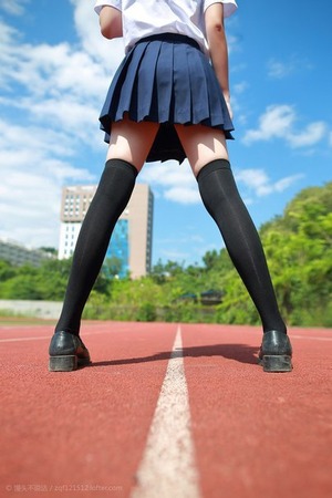 c7dcd726 s - 綺麗すぎて汚したくなるJKたちのふとももwww【画像15枚】