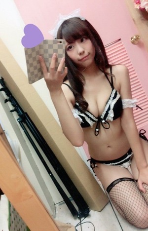 鏡を使ってぐうしこボディを晒す拗らせ素人ビッチさんのＳＮＳ画像ｗｗｗ 1