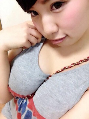  巨乳ちゃんの柔らかそうな胸の膨らみwww着衣巨乳画像！パイスラ有り！ 14
